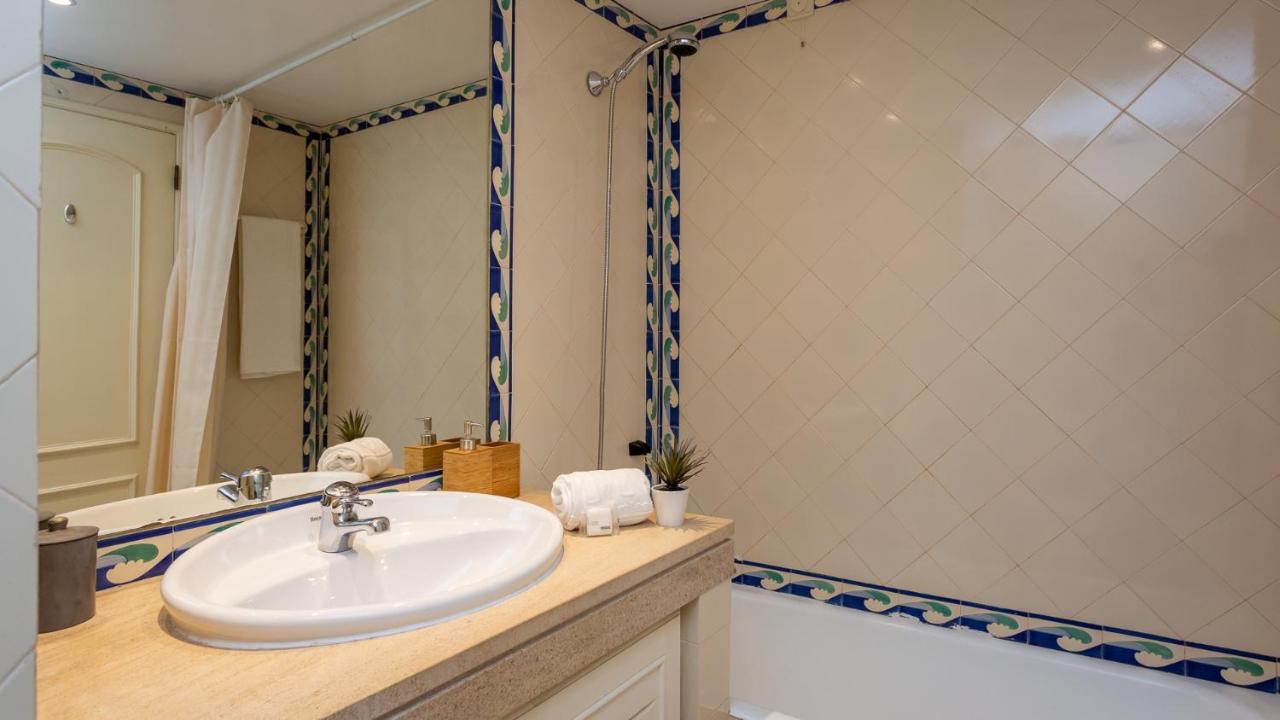 Marina 2Bdr Apartment With Balcony & Pool - 5Min From Beach By Lovelystay Quarteira Buitenkant foto